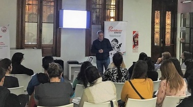 Charla en La Plata sobre el Rol del Veterinario en la prevención de la Leptospirosis Canina