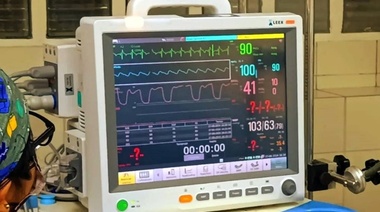 Notable gesto de un graduado en agradecimiento a la Facultad que lo formó