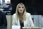 Adriana Duchene, distinguida por su aporte a la veterinaria y la investigación
